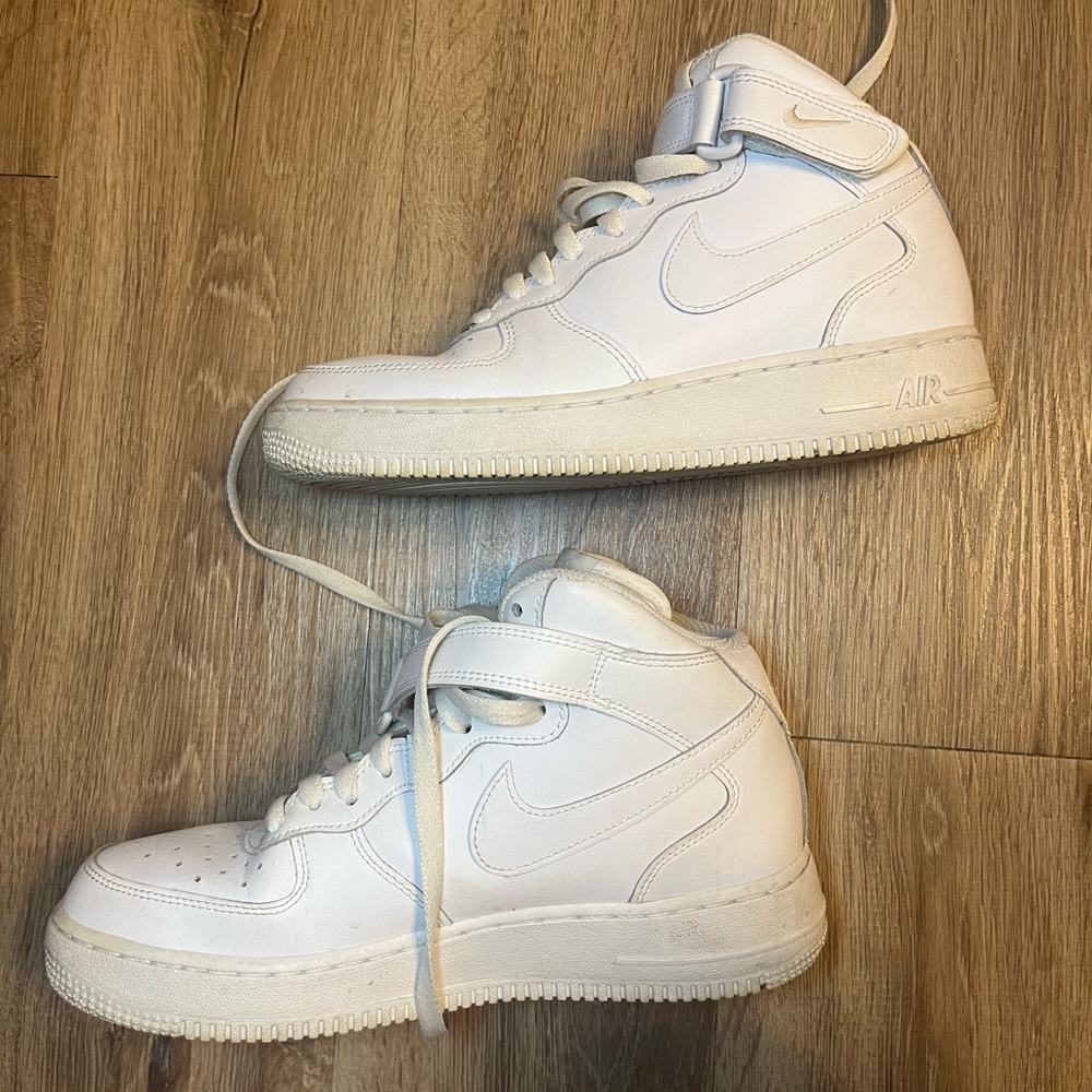 NIKE Women’s/Boys Air Force 1s Mid Top Women’s 8.5/Boys 7 White